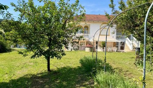 One-Bedroom Apartment with Garden View