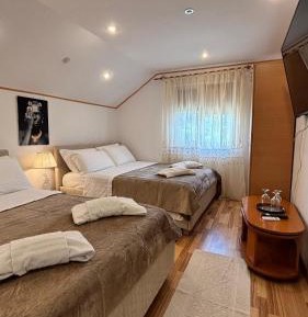 Quadruple Room with Private External Bathroom