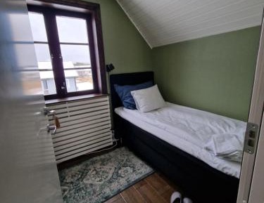 Single Room with Shared Bathroom