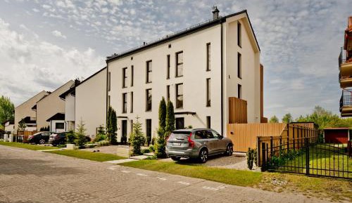 One-Bedroom Apartment with Balcony