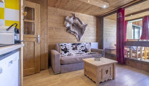 Apartment with Mountain View