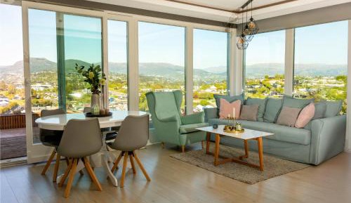 Two-Bedroom Apartment with Lake View