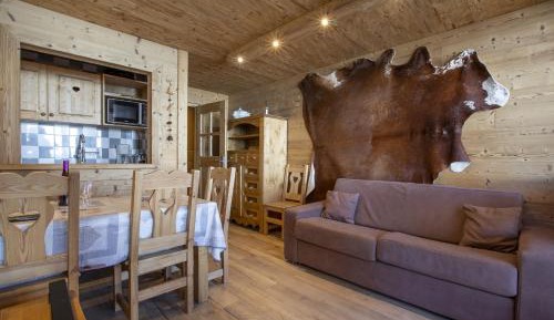 Apartment with Mountain View