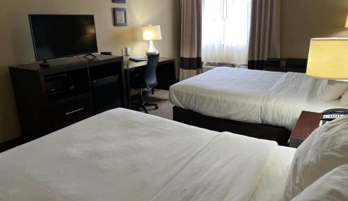 Queen Room with Two Queen Beds, Mobility Access and Bathtub with Grab Bars, Non-Smoking