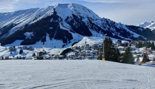 Apartment with Mountain View