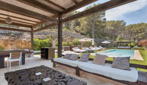 Villa with Garden View