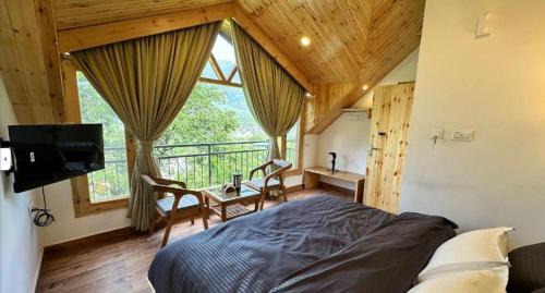 Deluxe Room (2 Adults + 1 Child)