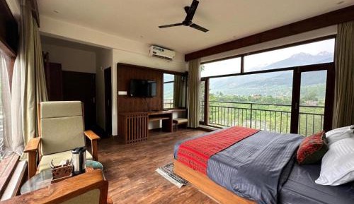 Deluxe Double Room (2 Adults + 1 Child)