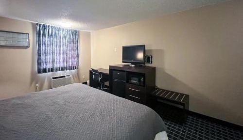 King Room with Roll-in Shower - Disability Access - Non-Smoking