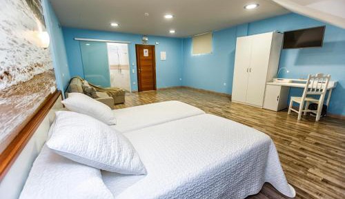 Triple Room with Private Bathroom