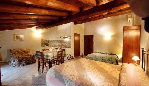 Deluxe One-Bedroom Apartment with Garden View