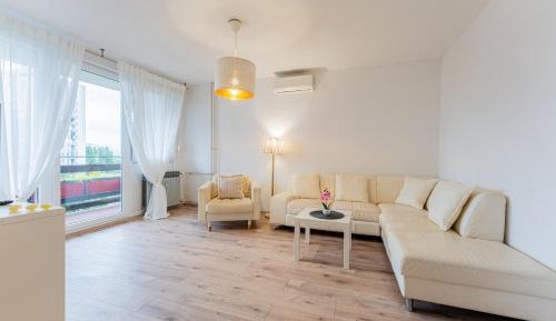 One-Bedroom Apartment with Balcony