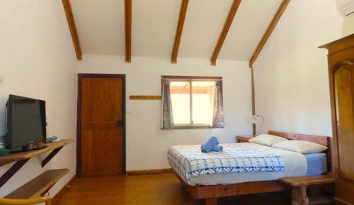 The Farmhouse 4 - Shared Bathroom