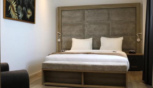 Deluxe King Suite