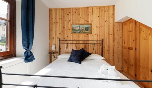 Superior One-Bedroom Apartment with Balcony