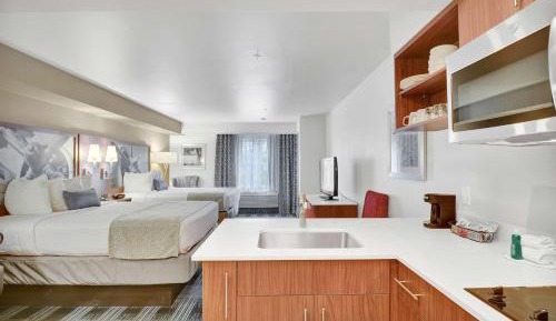 Queen Room with Two Queen Beds - Non-Smoking