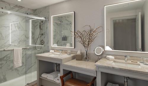 Corner Suite, 1 Bedroom Suite, 1 King, Sofa bed, Corner room