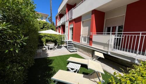 Apartment with Garden View