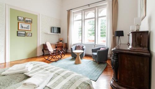 Deluxe Apartment