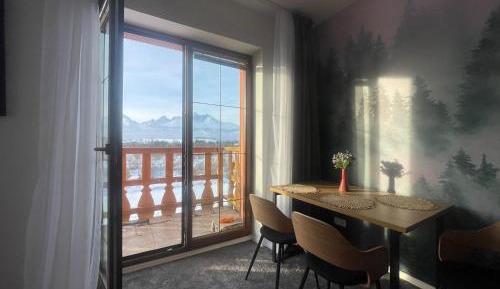 Apartment with Mountain View