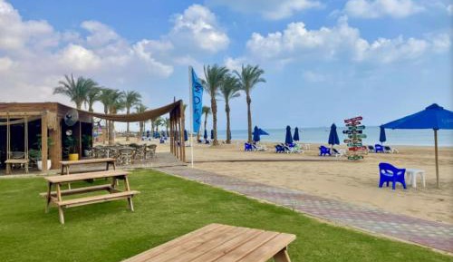 One-Bedroom Apartment with Pool View