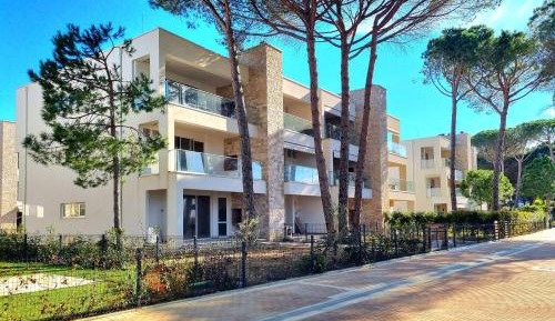 One-Bedroom Apartment with Balcony