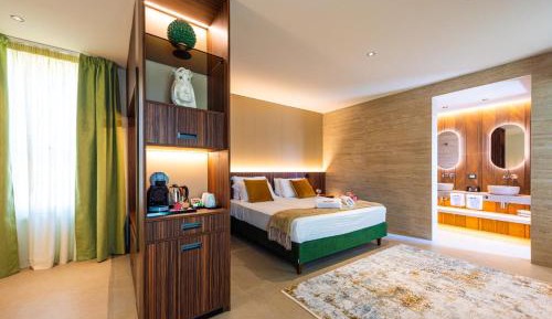 Suite with City View