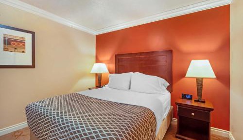 Two-Bedroom Apartment with Two Queen Bed and Sofa Bed - Pet Friendly