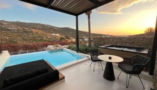 King Suite with Private Infinity Pool & Hot Tub