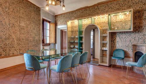 Four-Bedroom Deluxe Apartment