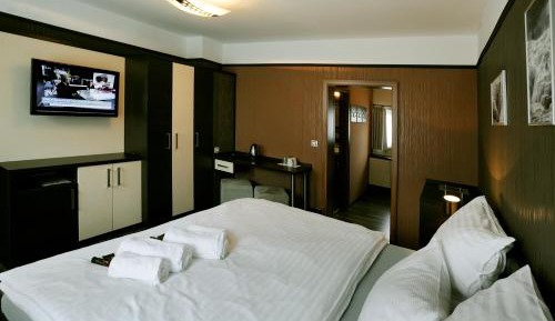Deluxe Double Room with Shower