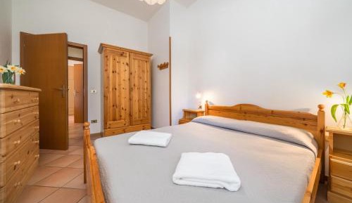 Two-Bedroom Apartment with Lake View