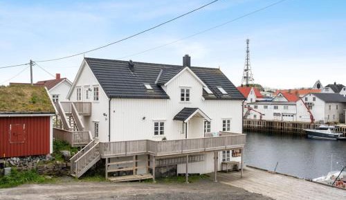 Three-Bedroom Apartment with Ocean View