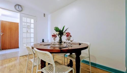 Four-Bedroom Deluxe Apartment