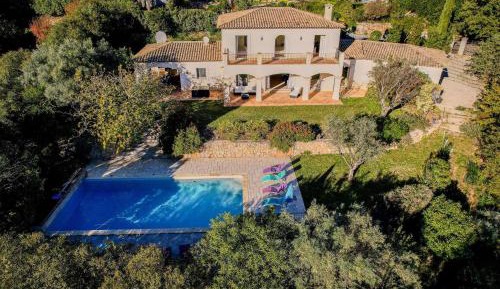 Four-Bedroom Holiday Home