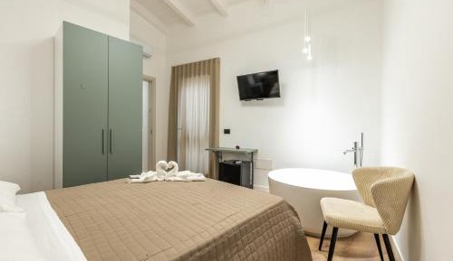 Deluxe Double Room with Bath