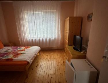 Basic Triple Room with Shared Bathroom