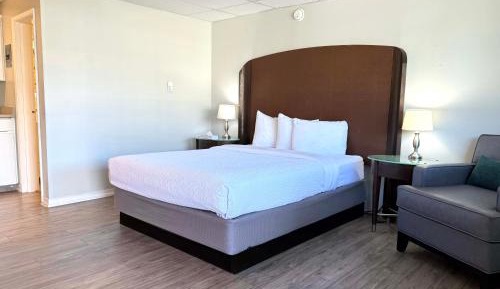 Queen Room with Kitchenette