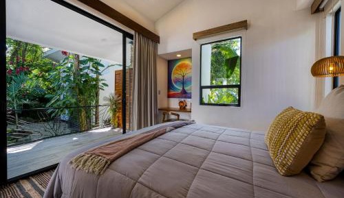 Deluxe Queen Suite
