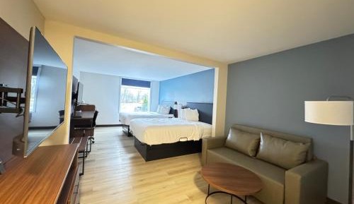 Queen Room with Tow Queen Beds, Mobility Access and Bathtub with Grab Bars, Non-Smoking