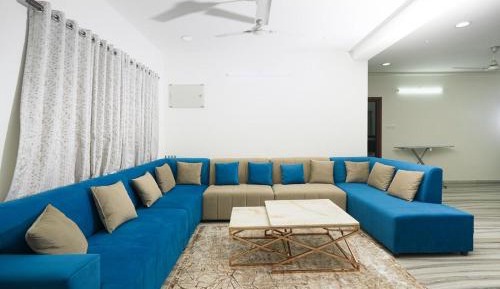 Three-Bedroom Apartment with Balcony
