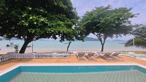 Villa - Beach Front