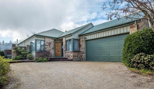Three-Bedroom Holiday Home 