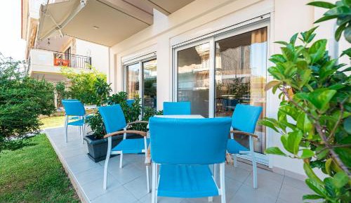 Family Room with Garden View