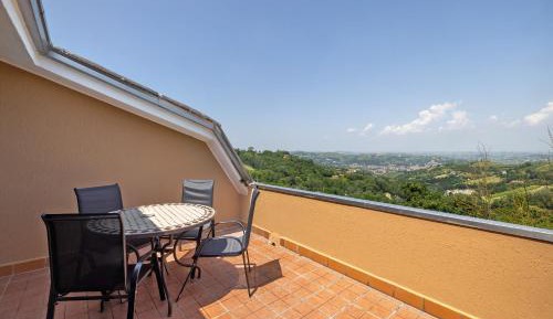 Superior One-Bedroom Apartment with Balcony