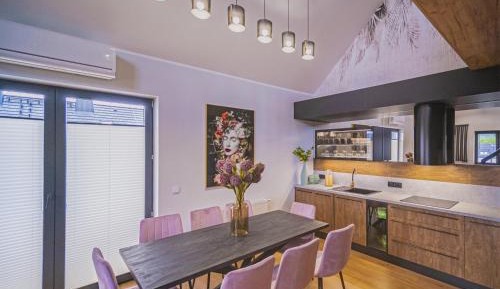 Three-Bedroom Apartment with Mountain View