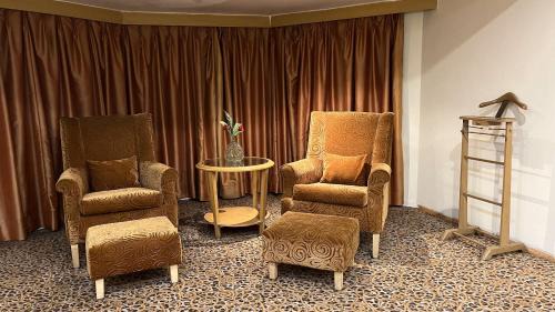 Executive Room with Early check-in and late check-out 2 hrs. (Subject to availability) , 2 pieces of ironing