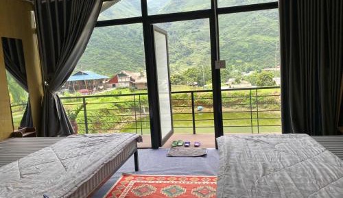 Family Room with Mountain View