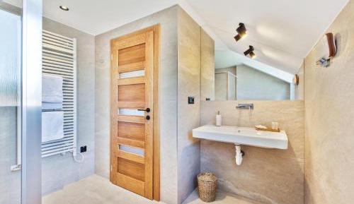 Three-Bedroom Premium Apartment with Balcony