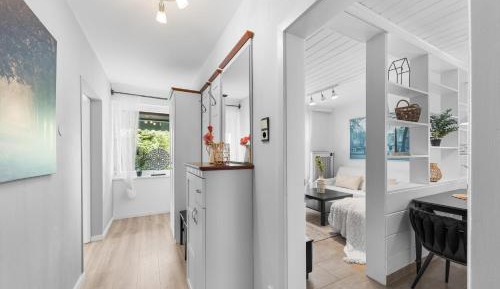 One-Bedroom Apartment with Lake View